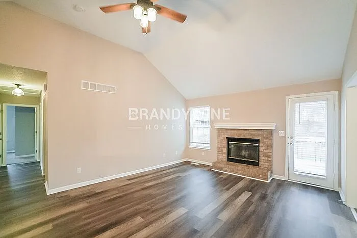 4 bed, 3.0 bath, 2100 sqft, $2,300 — Photo 4