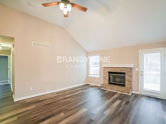 4th image of 914 SW Foxtail Dr