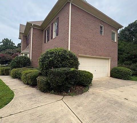 4th image of 3119 Castlemaine Dr
