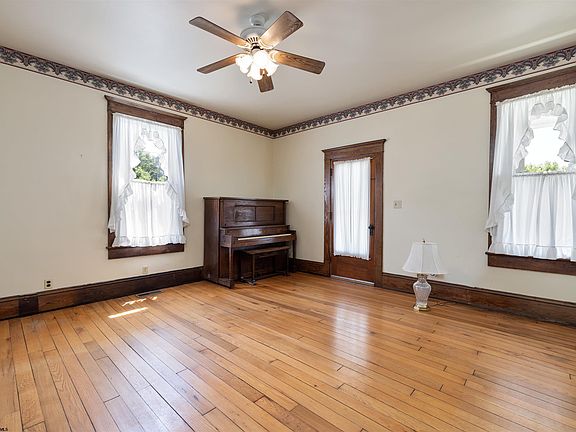 3rd image of 54 Blueville Dr
