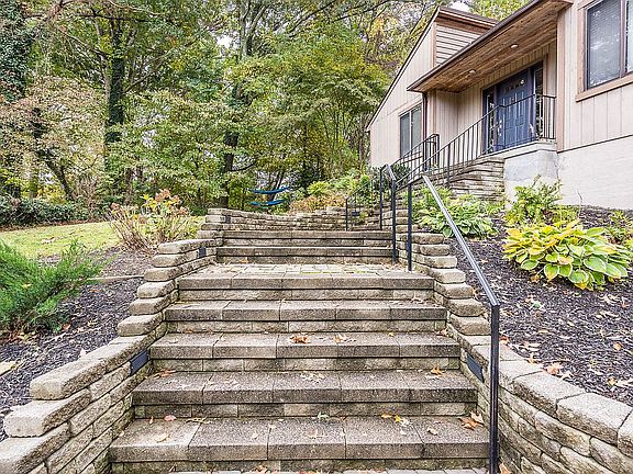 3rd image of 412 Asbury Dr