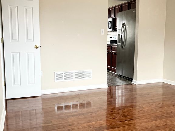 5th image of 1500 Charles St APT 1