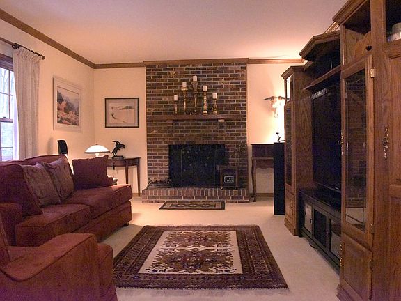 4th image of 579 Pinedale Dr