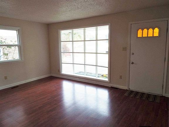 4th image of 3021 S Rotherwood Ave