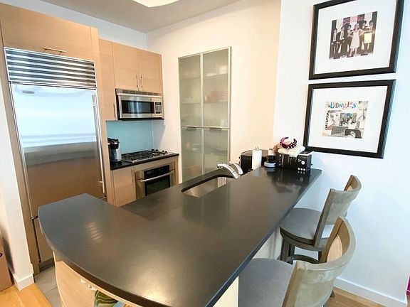 4th image of 325 5th Ave APT 12B