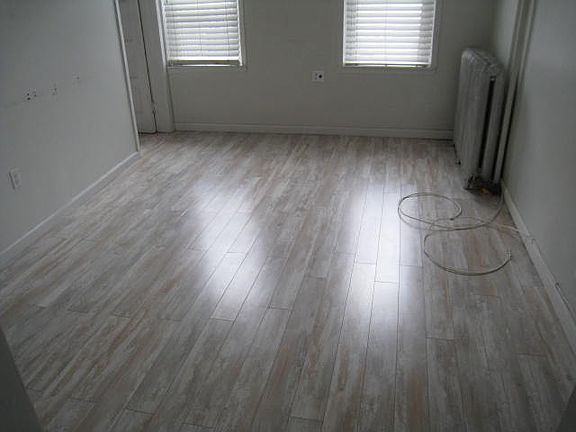 4th image of 3209 48th St APT 2F