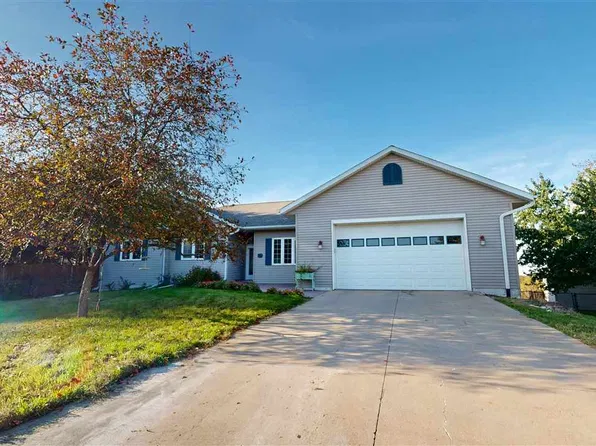 60 Goldfinch Cir, Iowa City, IA 52245