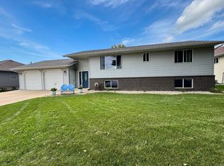 1516 17th Ave S, Brookings, SD 57006