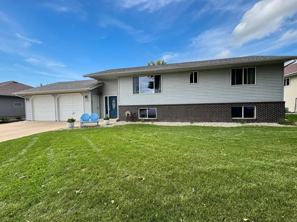 1516 17th Ave S, Brookings, SD 57006