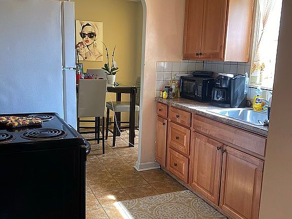 4th image of 1603 Temple Ave