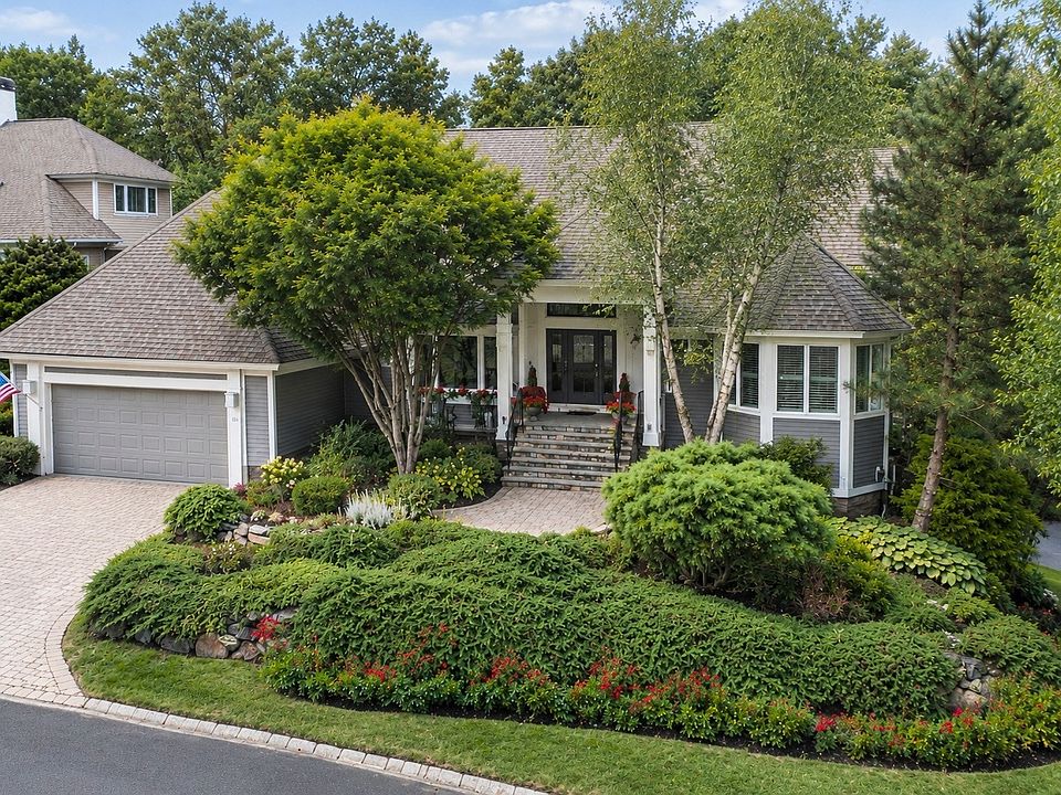 1st image of 18 Southpoint Ln