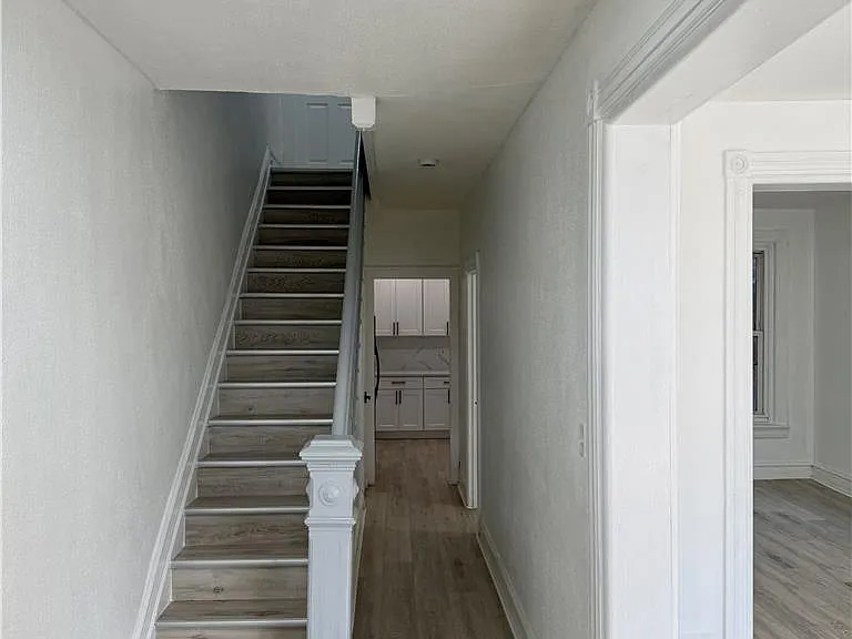 389 W Turner St — Photo 2