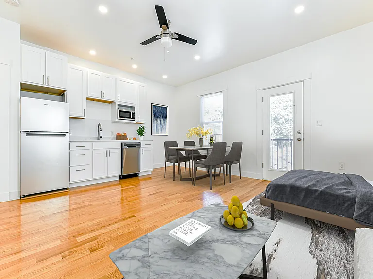 31 Green St #7 — Photo 1