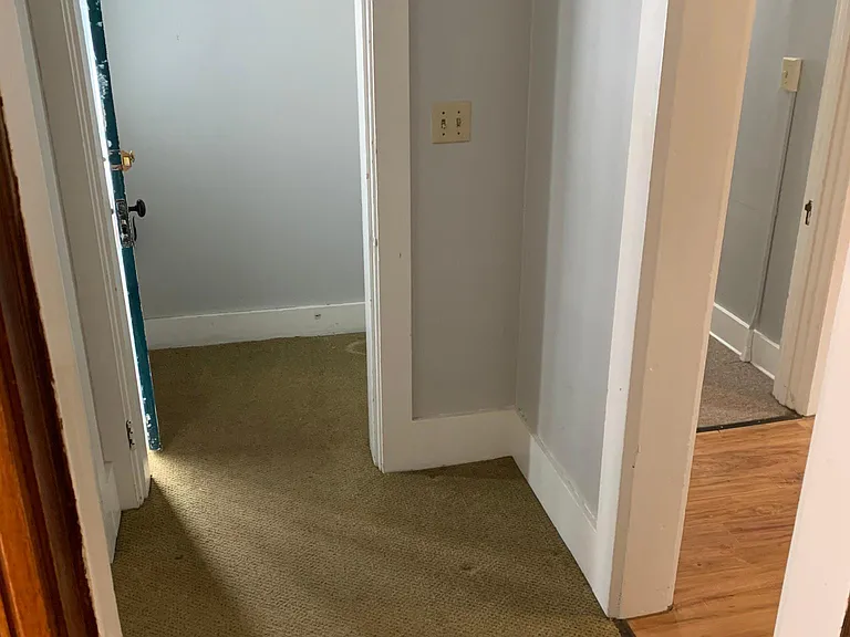 305 Maple St #6 — Photo 8