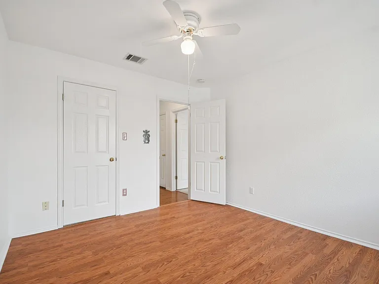 1300 Leah Ln — Photo 25