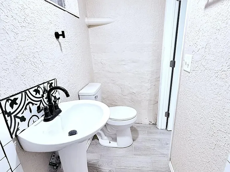 3312 Montana Ave — Photo 12