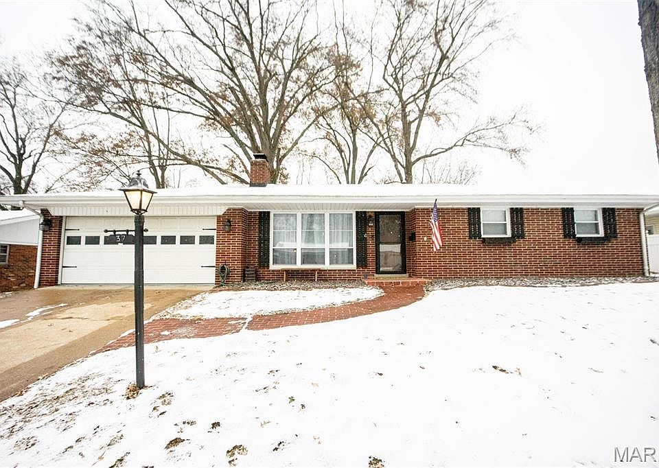 1st image of 37 Dorchester Dr