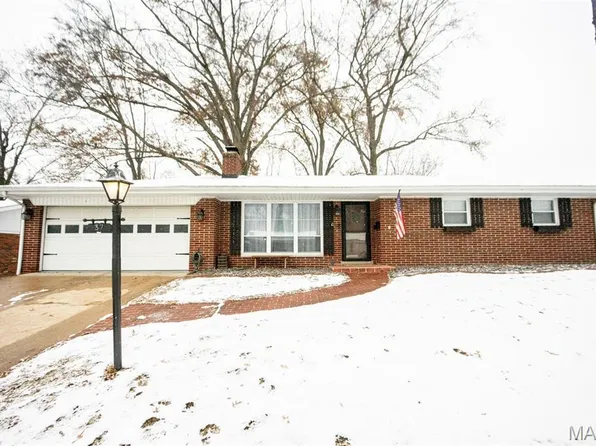 37 Dorchester Dr, Belleville, IL 62223