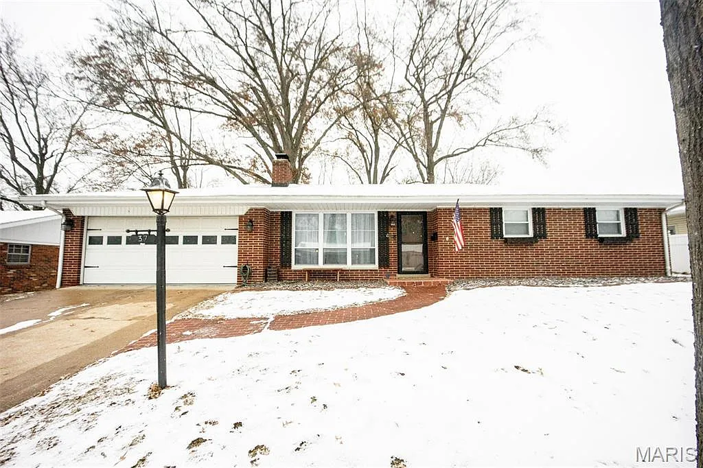 37 Dorchester Dr photo 1