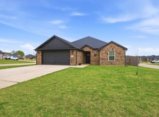 122 N Meadows Ln, Pottsboro, TX 75076
