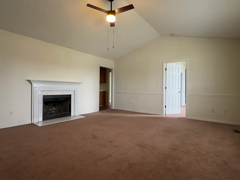 421 Barn View Ct — Photo 3