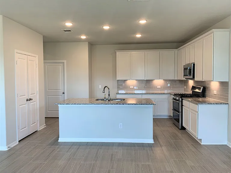 1104 Coulee Dr — Photo 9