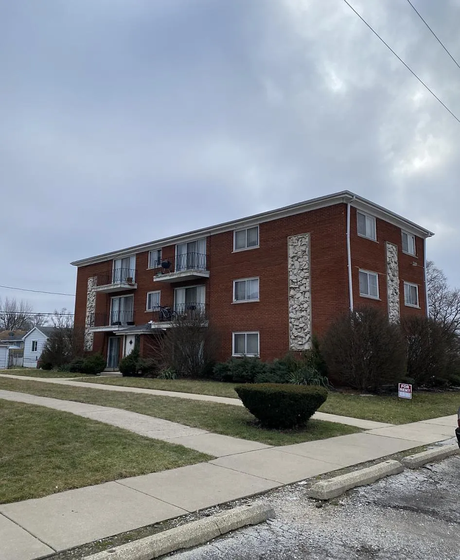 2 bed, $1,350 — Photo 1
