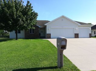 773 Blackmoor Cir, Neenah, WI 54956