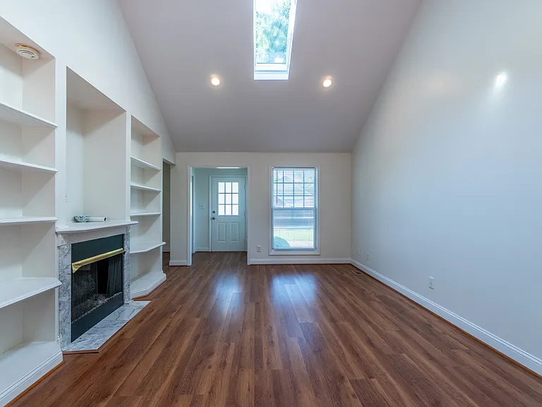 101 Windsor Gate Ct — Photo 2