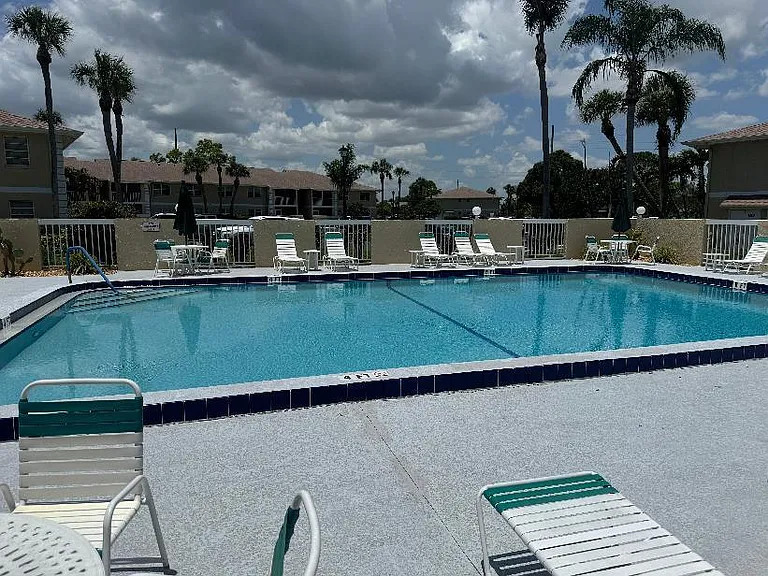 1531 SE Royal Green Cir #106 — Photo 1