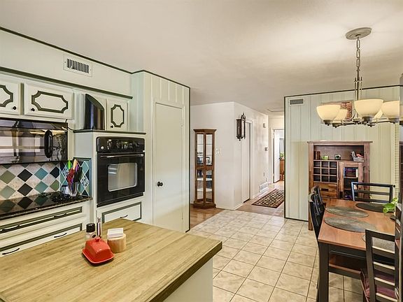 2nd image of 1816 Pilgrim Dr