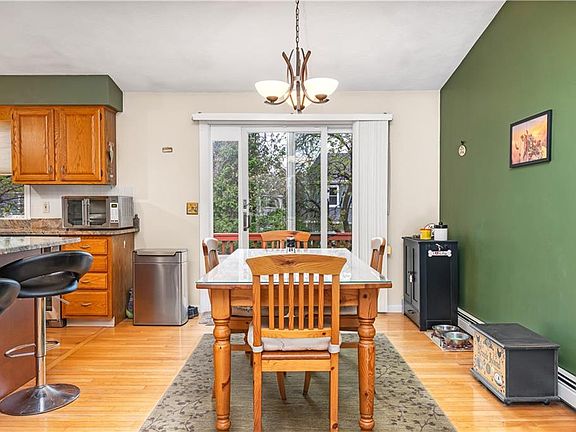4th image of 84 Lynde St