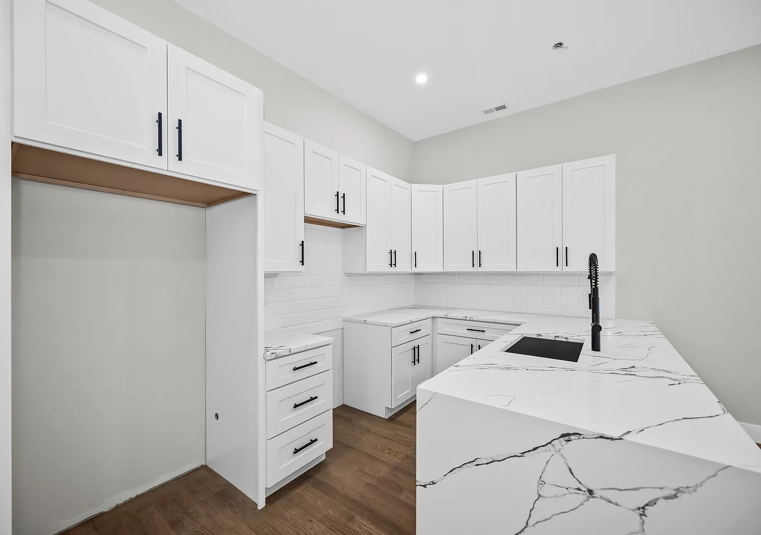 3 bed, 1700 sqft, $3,400 — Photo 2