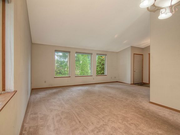 5th image of 13323 227th Street Ct E
