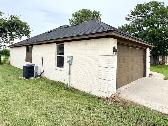 2nd image of 226 Lakeview Dr