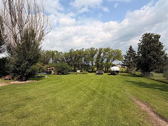 3rd image of 415 9th AVENUE E