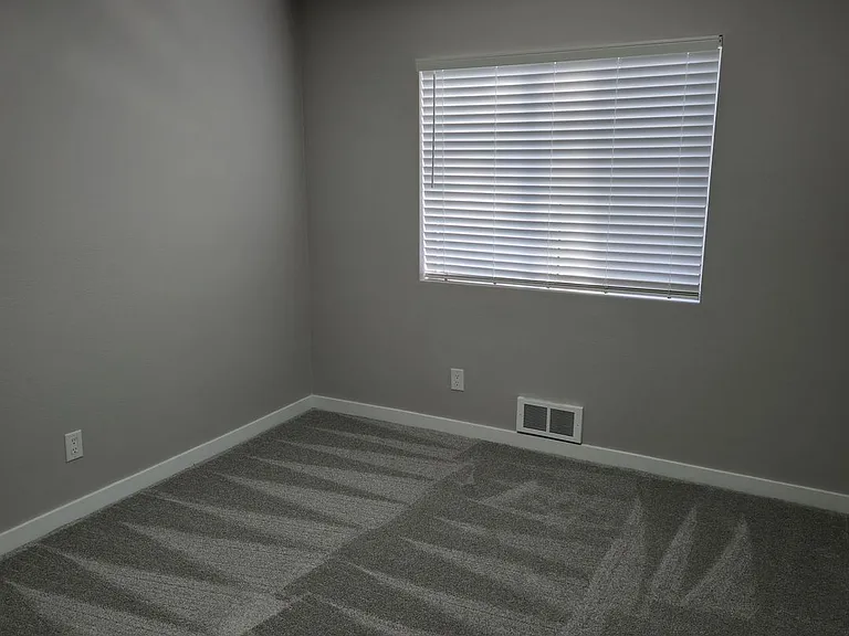 Renovated Townhomes in Alderwood Area — Photo 15