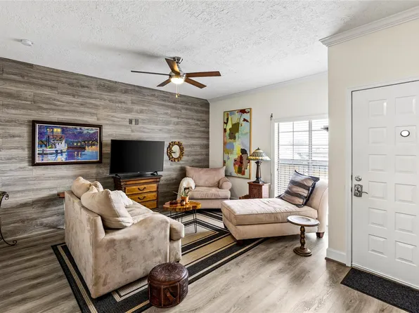 921 Marine Dr APT 340, Galveston, TX 77550