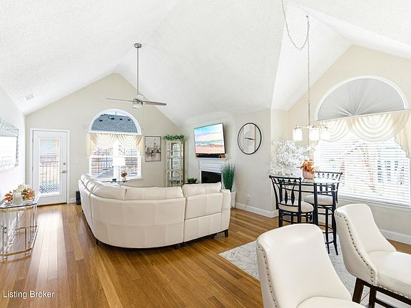 4th image of 10000 Plum Hollow Ct