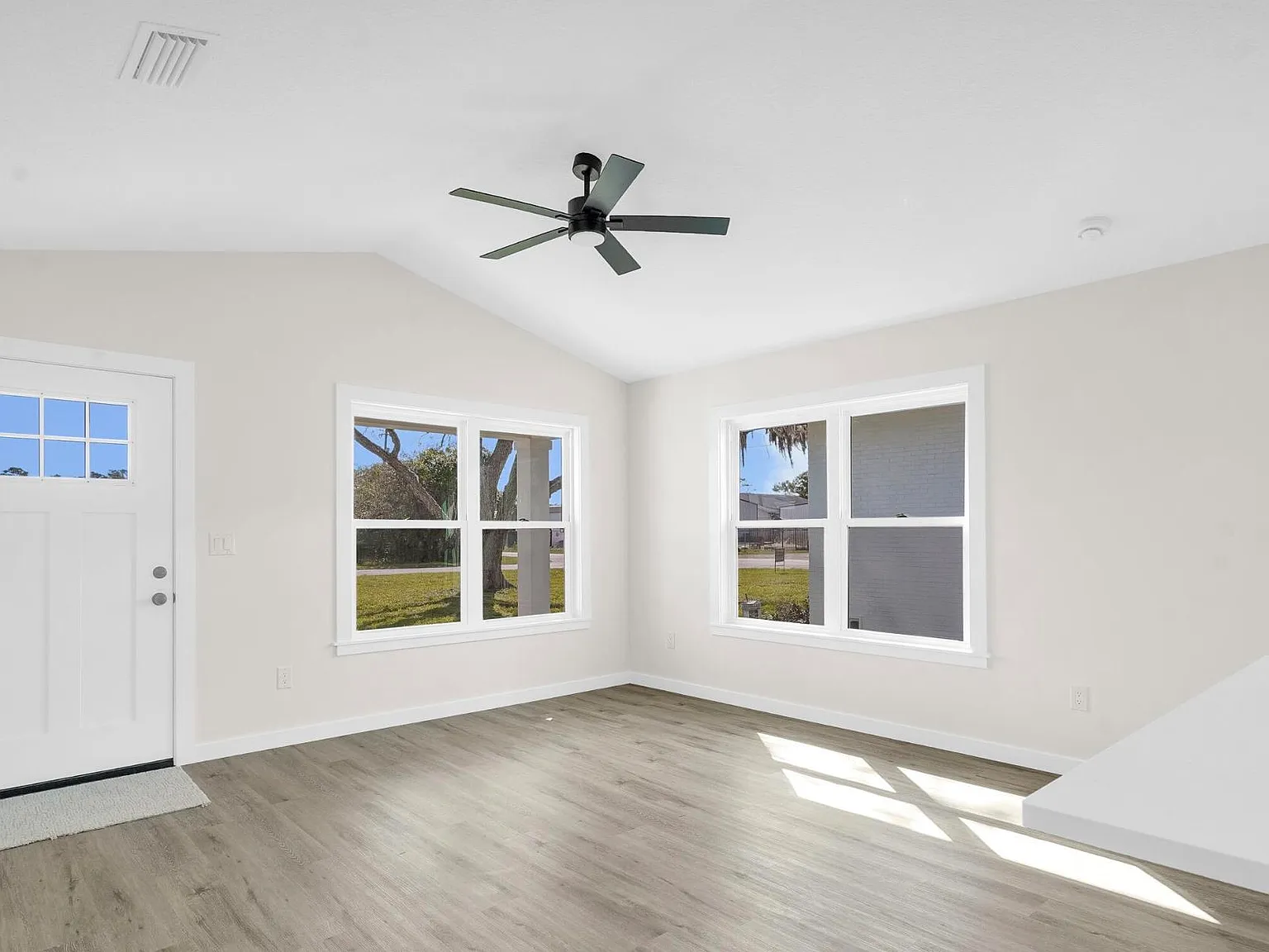 3 bed, 1141 sqft, $2,500 — Photo 4