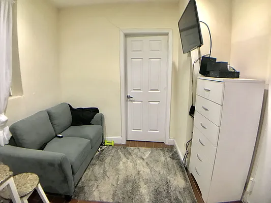 Rented by Kahen Properties | media 15