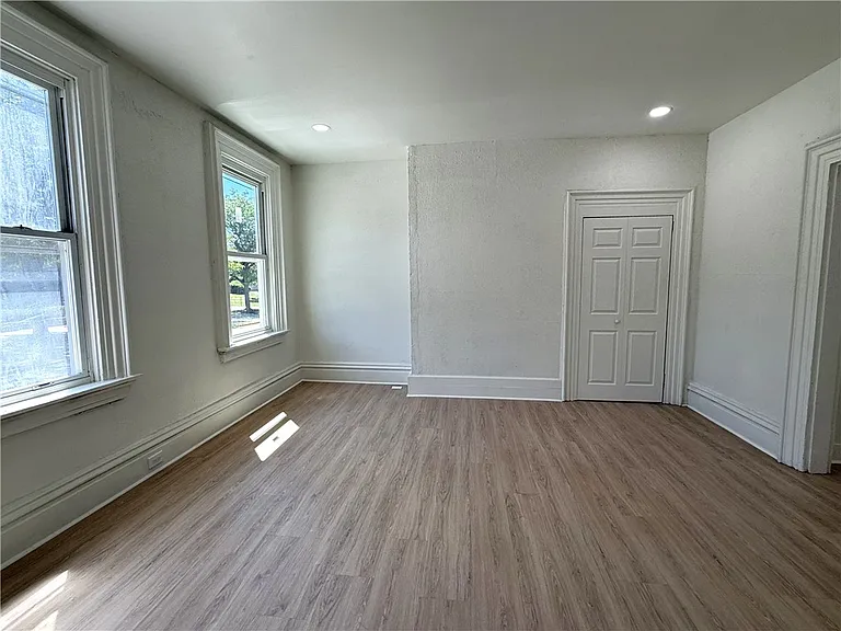 1615 Manhattan St — Photo 3