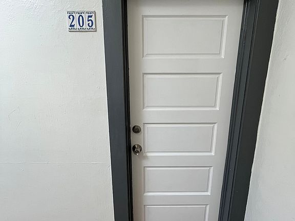 2nd image of 1617 Allesandro St #205