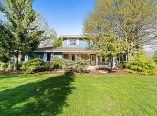 1595 Skyline Dr, Cedarburg, WI 53012