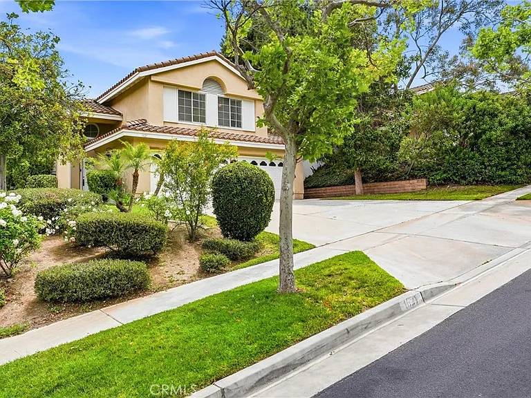 1621 San Almada Rd — Photo 2