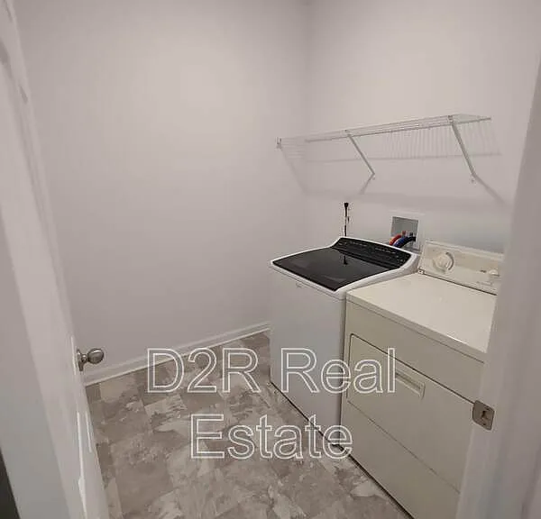 1199 Saticoy Ct — Photo 10