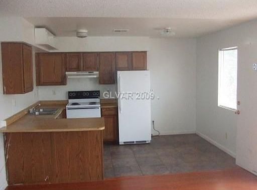 4th image of 106 W Chicago Ave