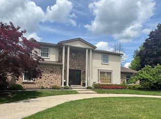 41712 Sutters Ln, Northville, MI 48168
