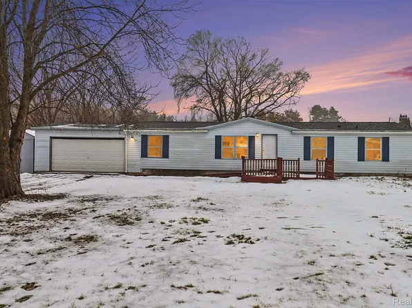 1295 W Cook Rd, Grand Blanc, MI 48439