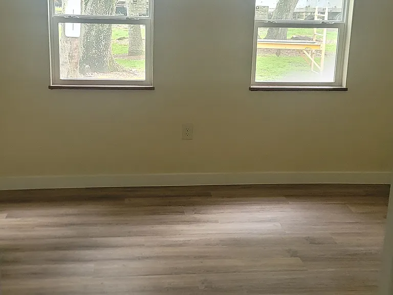 1023 Shady Acres Ln — Photo 5